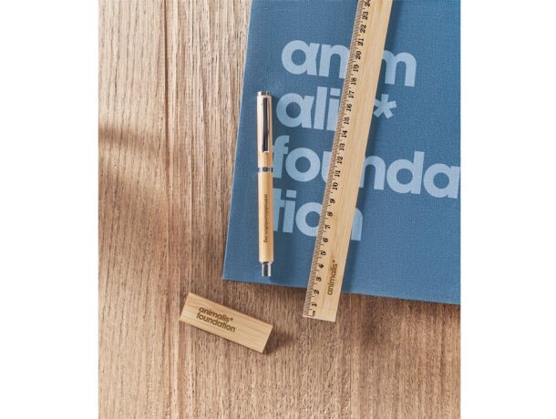 Porta credencial personalizada para ecológica de madera Deri Madera detalle 2
