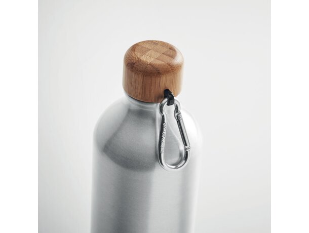 Botella de aluminio con tapa de bambu 800ml BIG Amel Plateado mate detalle 2