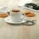 Taza de café con plato a juego de cerámica Paris Blanco detalle 3