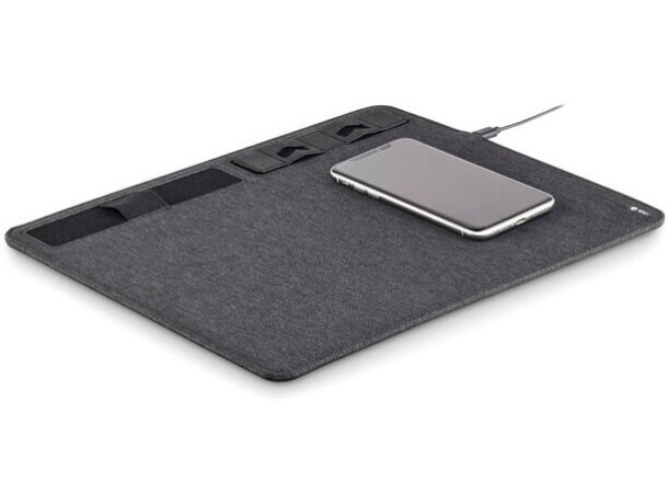 Alfombrilla ratón poliéster reciclado con cargador móvil 15 W Gris oscuro detalle 2
