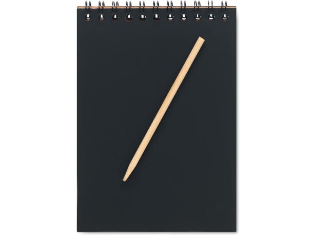 Libretas ecológicas con hojas negras para rascar y bolígrafo de madera Black Madera detalle 1