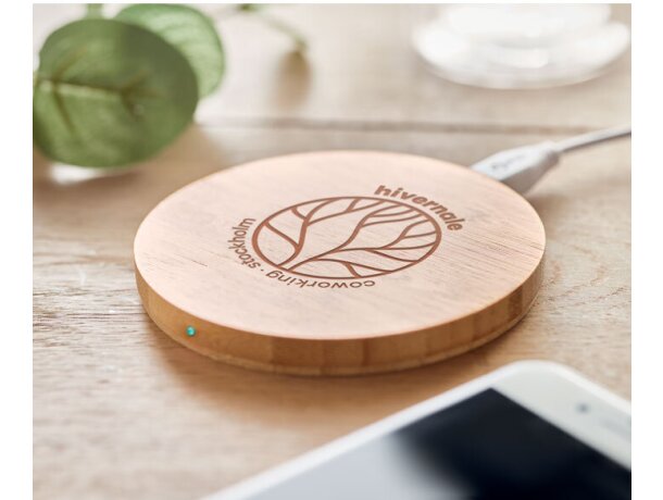 Cargador inalámbrico de bambú Rundo Madera detalle 4