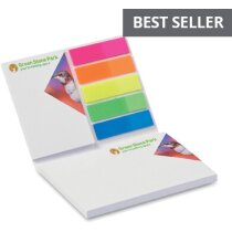 Bloc con notas adhesivas y marcadores de colores en papel plastificado