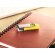 USB giratorio personalizado y económico Techmate amarillo