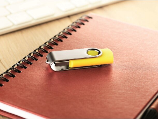 USB giratorio personalizado y económico Techmate amarillo