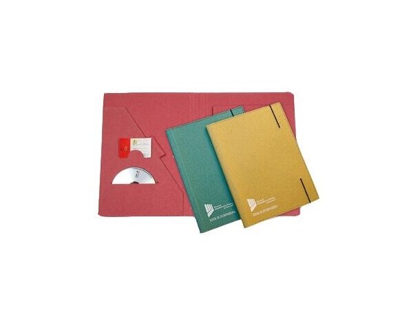 Carpeta de cartón de colores con porta CD personalizada