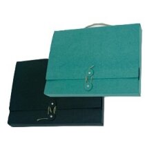 Maletín de cartón con asa de cuerda y cierre con hilo personalizado Maletín de cartón con asa de cuerda y cierre con hilo personalizado