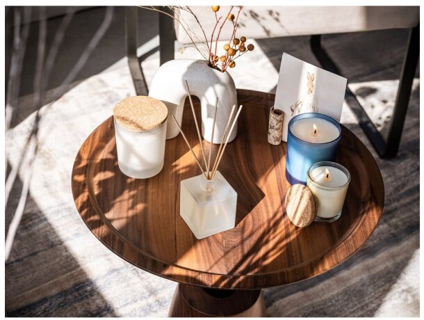Vela aromática Zen 80 en vaso de cristal con tapa de corcho detalle 2