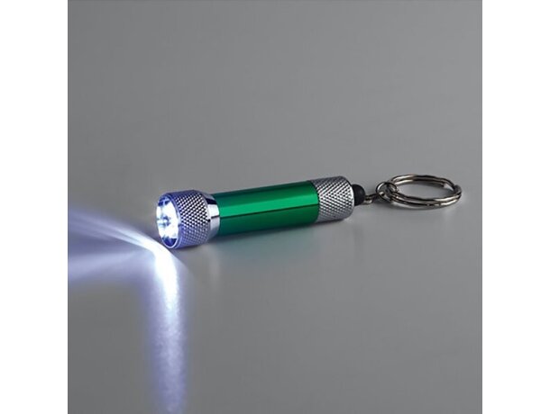 Llavero especial con linterna para grabar verde con logo
