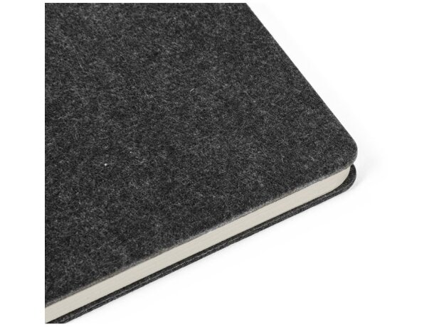 Cuaderno a5 Mishima con tapa semidura de fieltro reciclado rpet Gris oscuro detalle 6