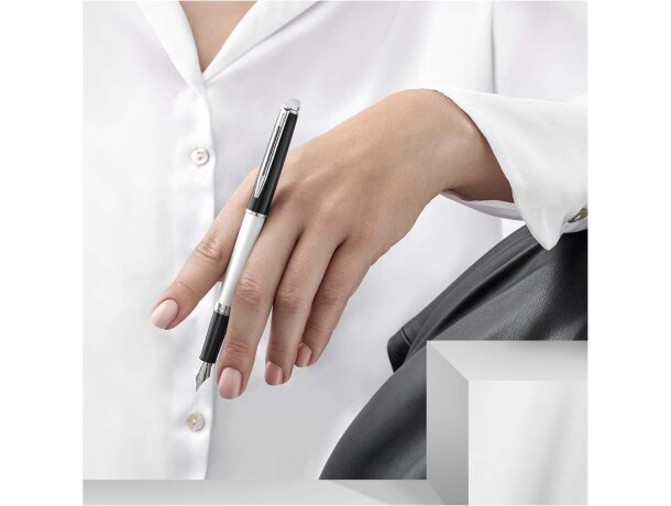 Estilográfica Waterman Hemisphere bloques de color y ribete Blanco/negro intenso detalle 4