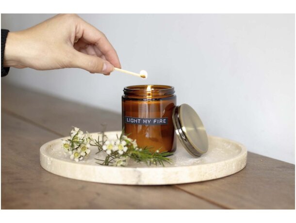 Vela perfumada cedro Wellmark vidrio reciclado cera colza detalle 3