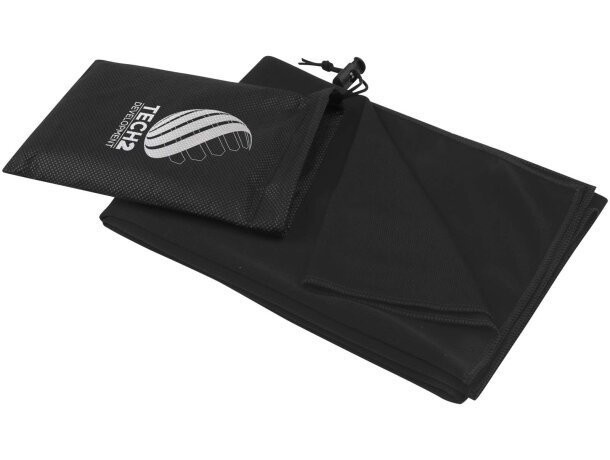 Toalla deportiva Lucas de poliéster reciclado con bolsa Negro intenso detalle 1