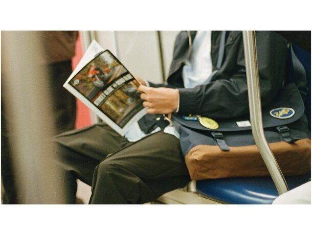 Bandolera reciclada Herschel Cove con funda portátil 15 pulgadas Negro intenso detalle 4