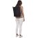 Bolsa tote convertible Case Logic Invigo en poliéster reciclado Negro intenso detalle 8