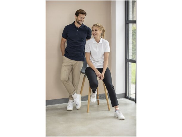 Polo manga corta unisex Aware Emerald con tejido reciclado Azul marino detalle 10