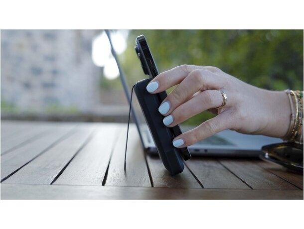 Batería externa inalámbrica magnética Xtorm FS5W101 Negro intenso detalle 9