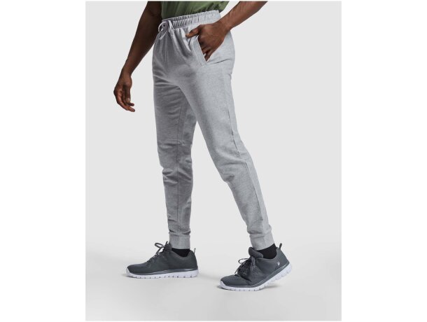 Pantalón deportivo Roly Adelpho con cintura ajustable detalle 11