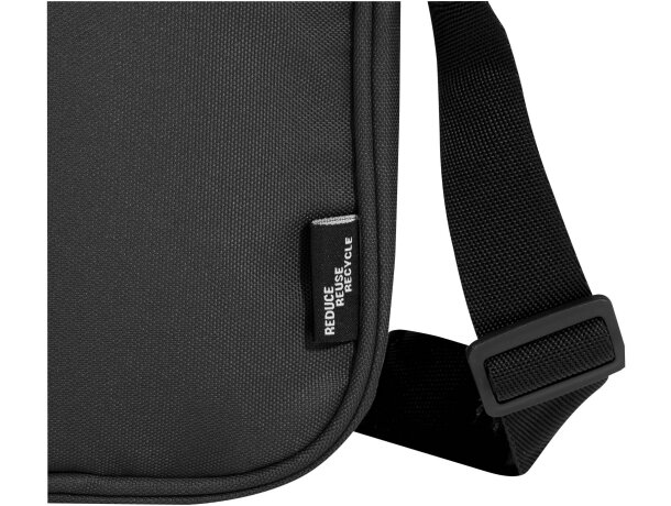 Bandolera reciclada certificada GRS Byron con cremallera Negro intenso detalle 5
