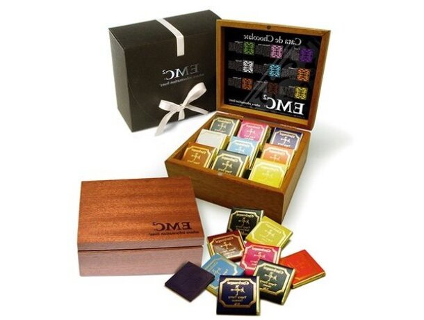 Cata de chocolate en caja de madera personalizada