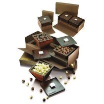 Bombonera Menaka madera barnizada con bombones