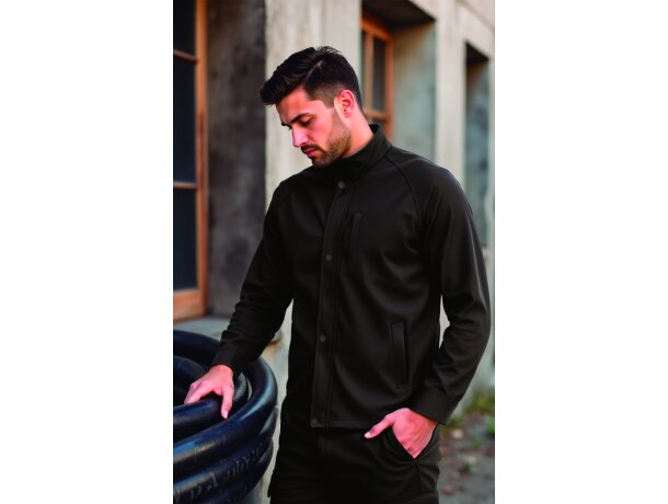 Chaqueta softshell Airforce tres capas cortavientosorporativa detalle 1