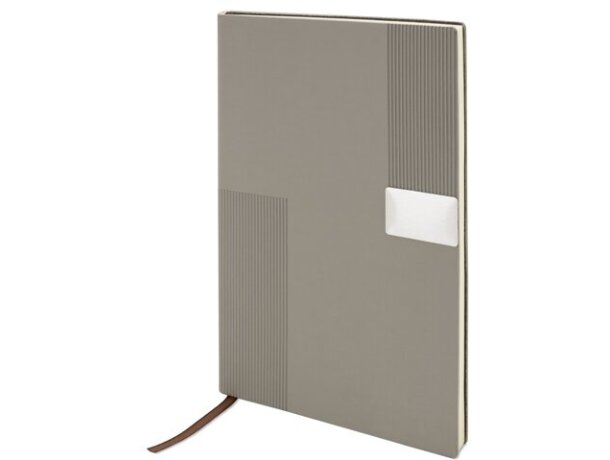 Libreta A5 Miletto RPET con textura relieve y chapa metálica Gris detalle 2