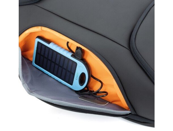 Mochila semirrígida Hofman con bolsillo antirrobo y USB detalle 11