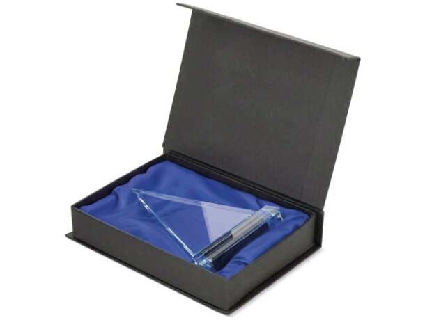 Trofeo Pyramid de cristal triangular con base rectangular detalle 2