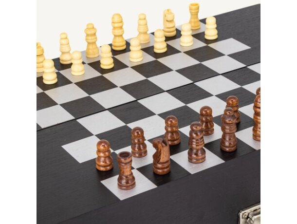 Set de vino con ajedrez Saboya en estuche de madera natural detalle 5