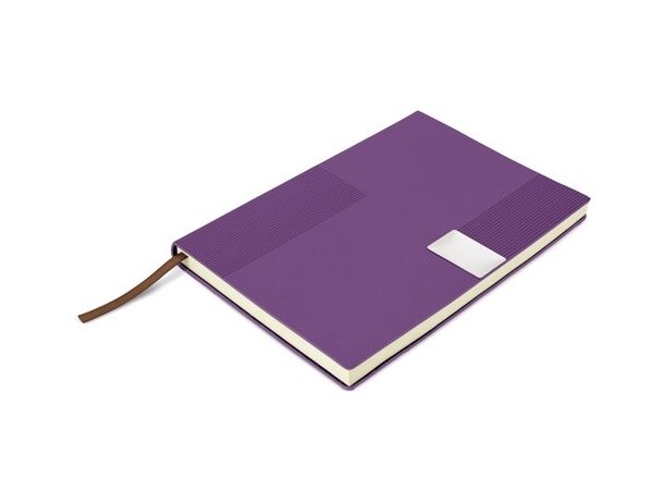 Libreta A5 Miletto RPET con textura relieve y chapa metálica Lila detalle 4