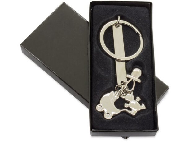 Llavero con charms metálicos