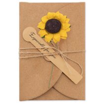 Tarjetas kraft vintage con flores secas naturales