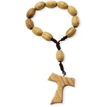 Rosario de mano con cruz Tau en madera natural