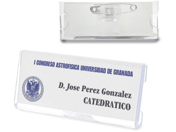 Identificador con forma rectangular con logo