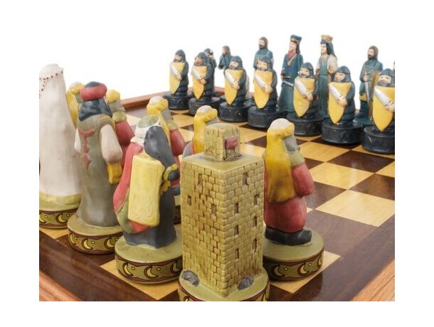 Ajedrez Reyes Católicos madera porcelana pintado a mano detalle 3