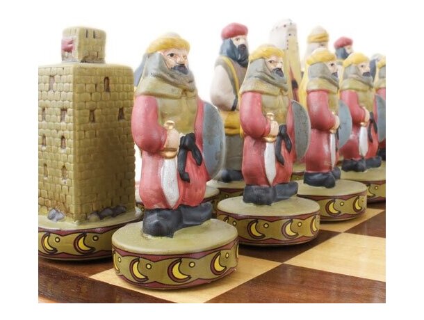 Ajedrez Reyes Católicos madera porcelana pintado a mano detalle 4