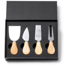 Quesera publicitaria con accesorios de madera