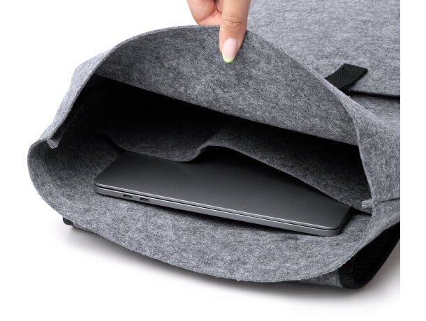 Mochila Taipei gris en fieltro reciclado con solapa 21L Gris detalle 4