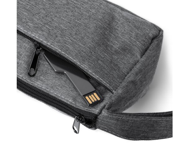 Neceser Yulia de 300D RPET con compartimento y bolsillo exterior Negro detalle 3