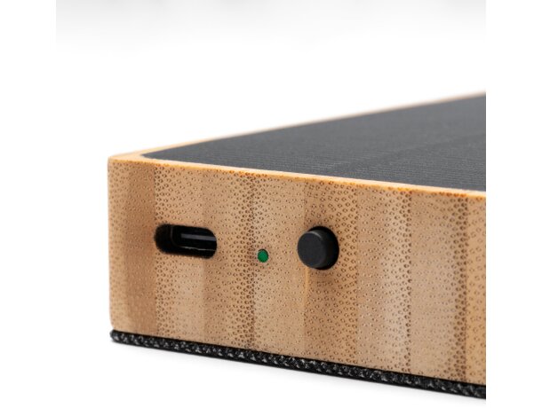 Altavoz bluetooth Yunker con carga solar y bambú natural Crudo detalle 1