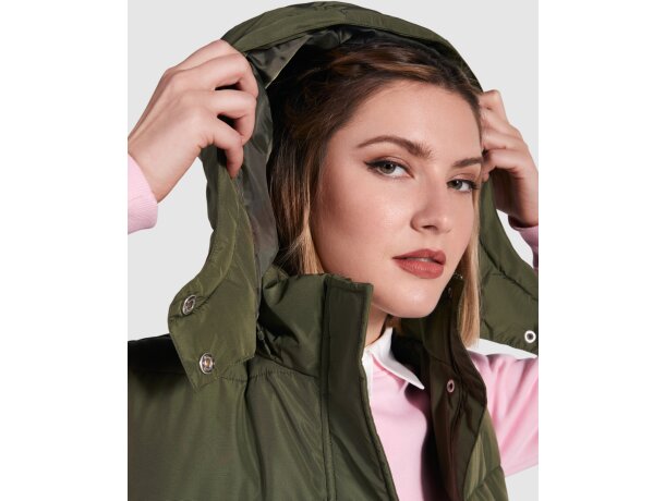 Chaleco acolchado mujer Reine con capucha extraíble Roly Verde militar detalle 1
