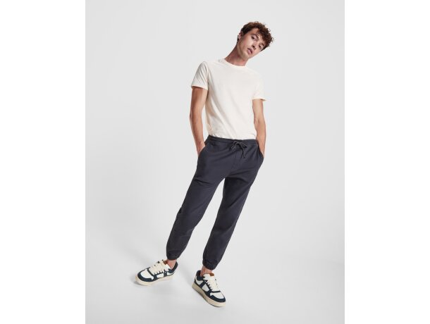 Pantalón jogger Flexar Roly con tejido stretch y puños ajustables Negro detalle 2