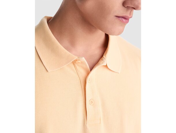 Polo Cobain de algodón piqué con efecto lavado unisex Roly Amarillo sweet lavado detalle 3