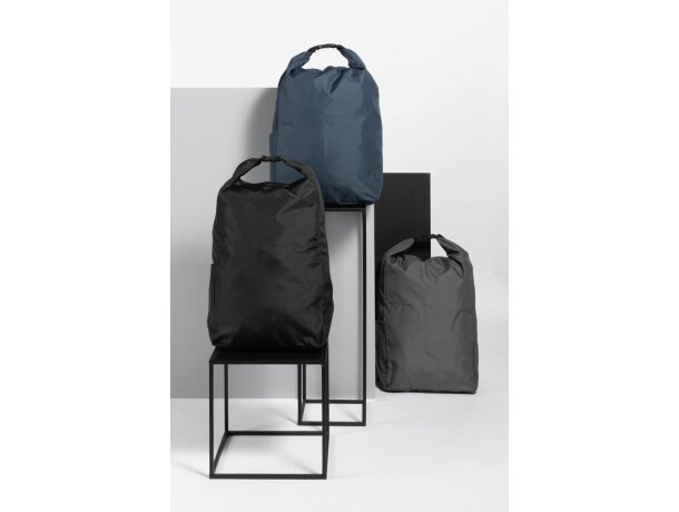 Mochila ecológica con logo hecha de botellas recicladas y ahorro de agua Negro detalle 10
