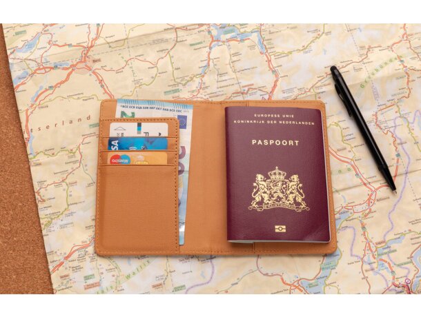 Cartera pasaporte RFID de corcho Marron detalle 9