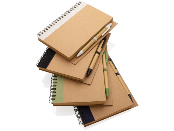 Libreta de anillas con hojas a rayas y bolígrafo kraft de cartón reciclado Verde detalle 27