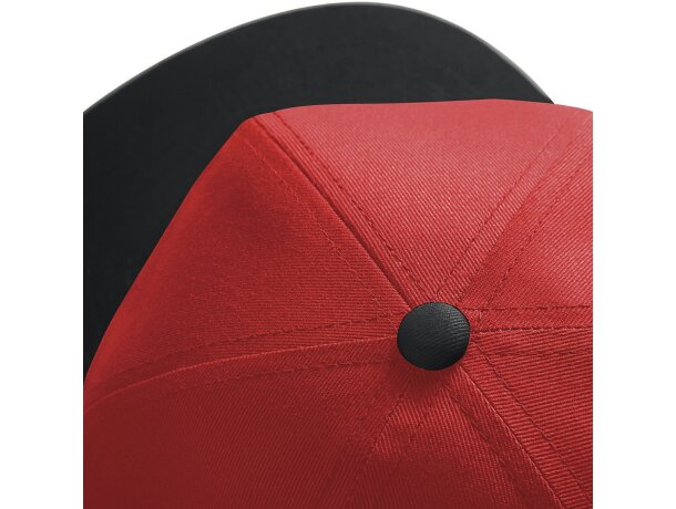 Gorra con diseño moderno snapback visera de color grabada