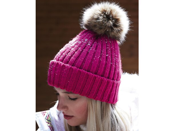 Gorro de lana personalizado con pompn poliacrílico Chunky Fucsia detalle 5