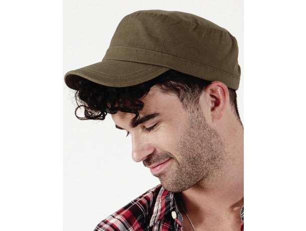 Gorra estilo militar lisa grabada